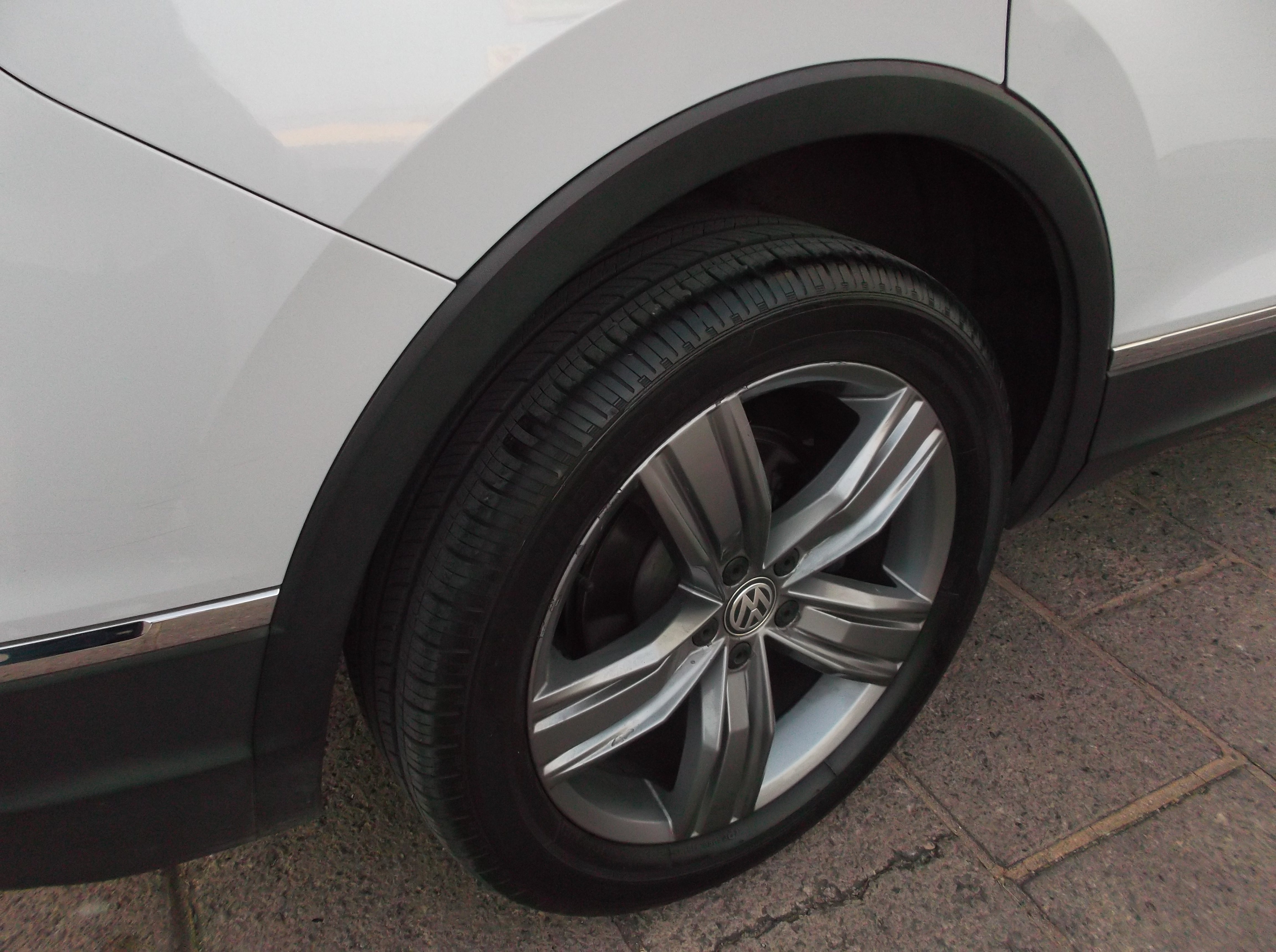 2018 Volkswagen TIGUAN 5 PTS HIGHLINE 20T DSG PIEL F LED RA-19 4X4