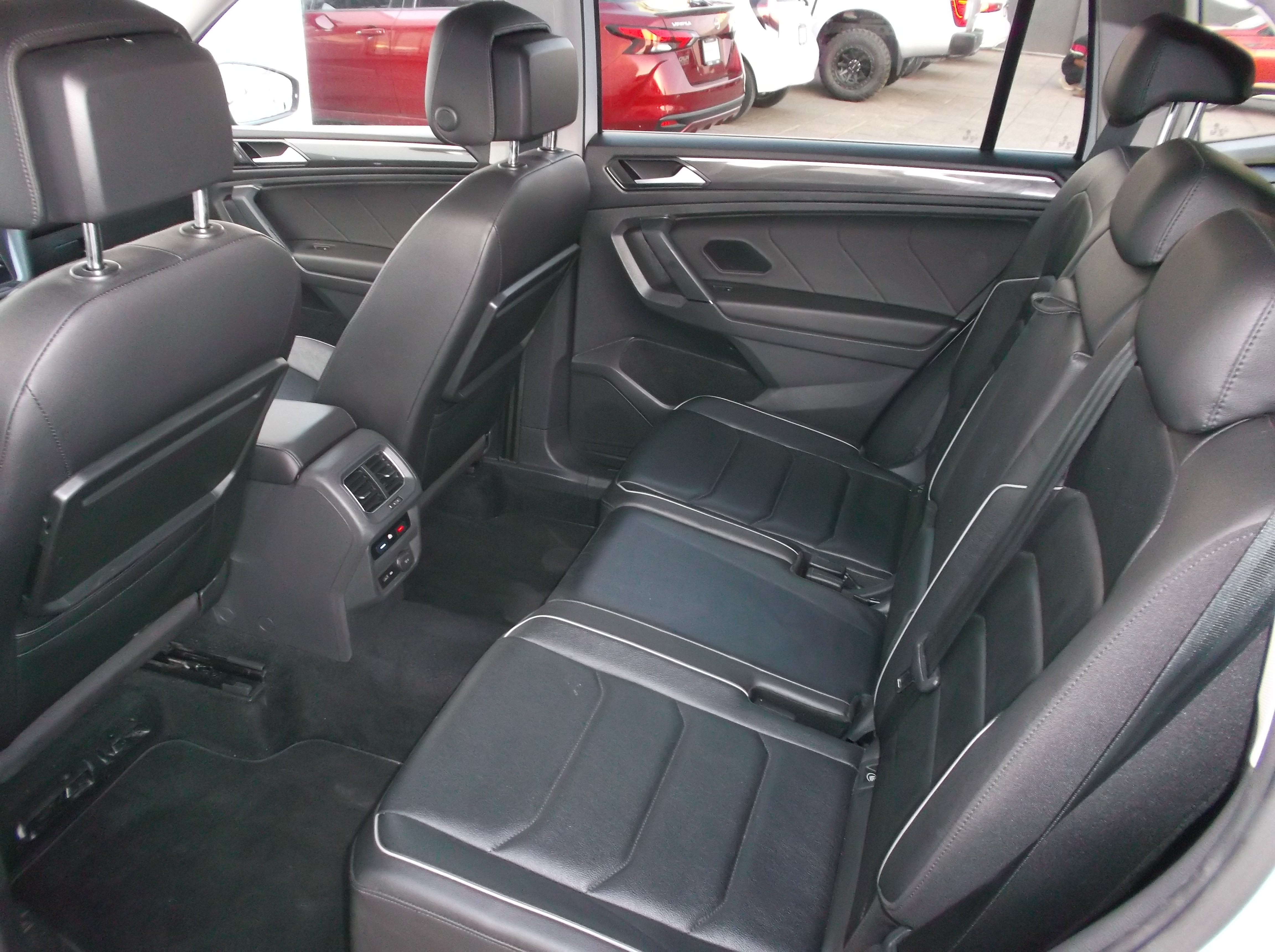 2018 Volkswagen TIGUAN 5 PTS HIGHLINE 20T DSG PIEL F LED RA-19 4X4