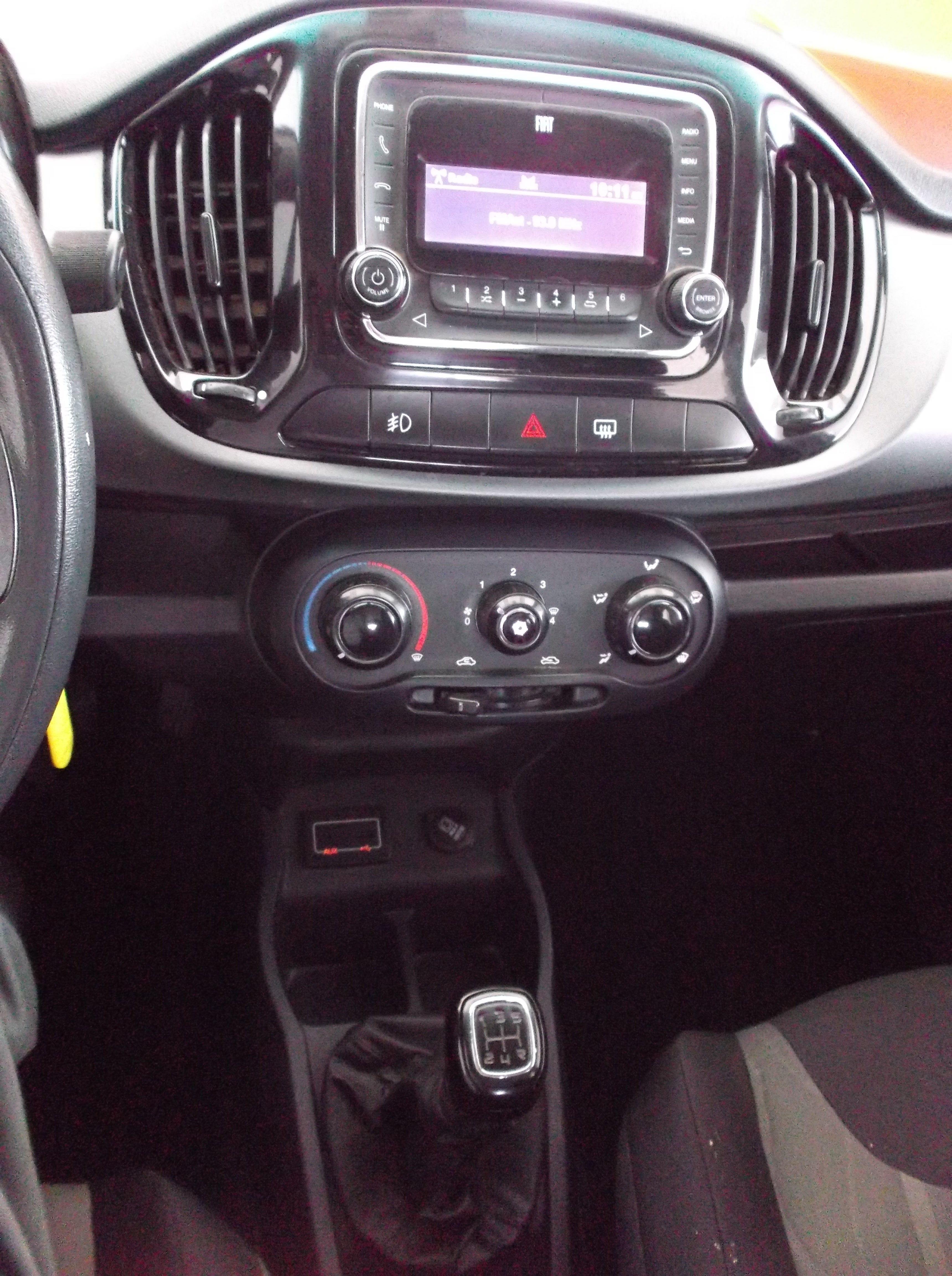 2019 FIAT UNO 5 PTS HB WAY TM5 AAC VE RIELES EN TECHO PANTALLA LCD F NIEBLA RA-14