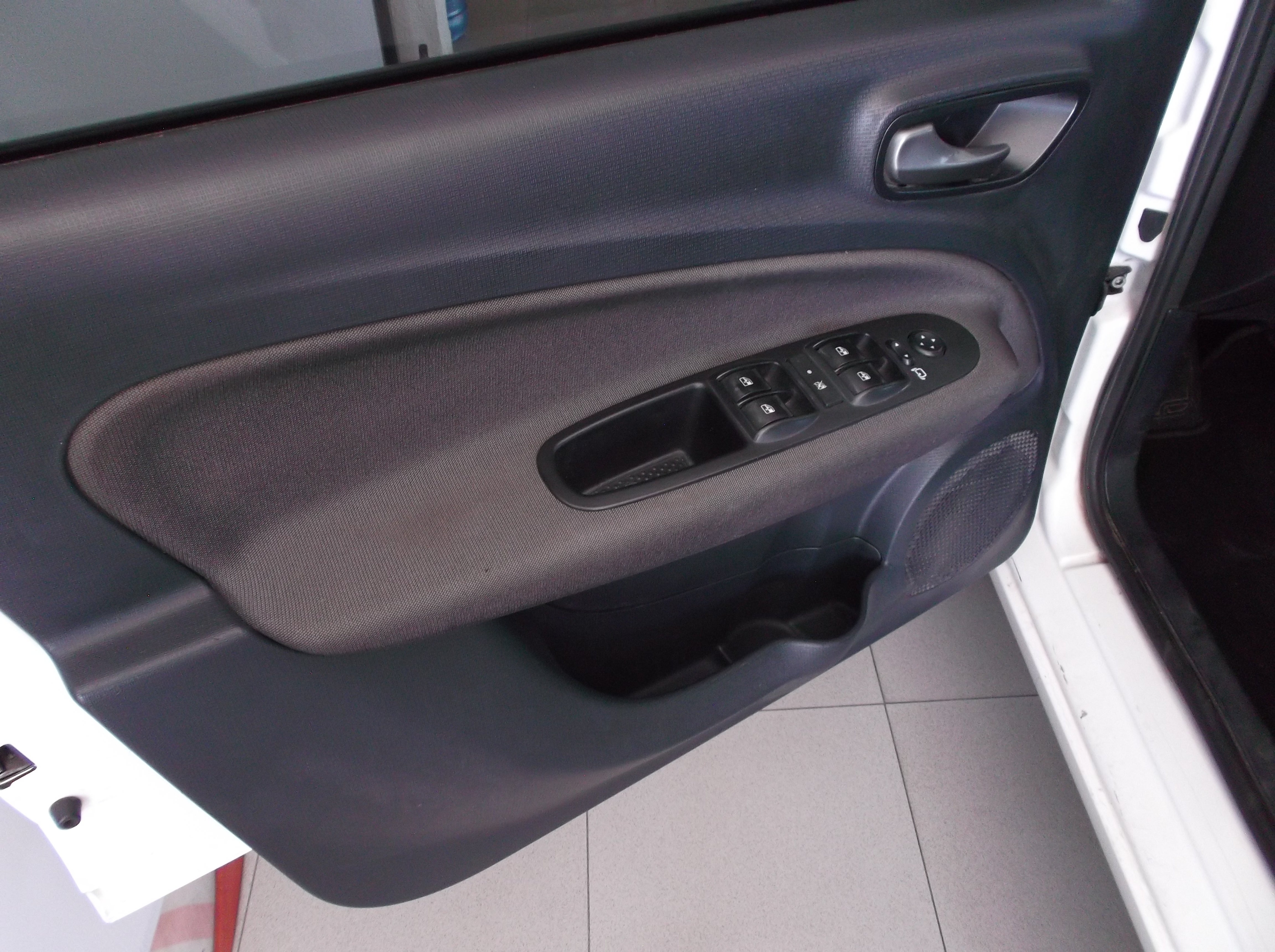 2019 FIAT UNO 5 PTS HB WAY TM5 AAC VE RIELES EN TECHO PANTALLA LCD F NIEBLA RA-14